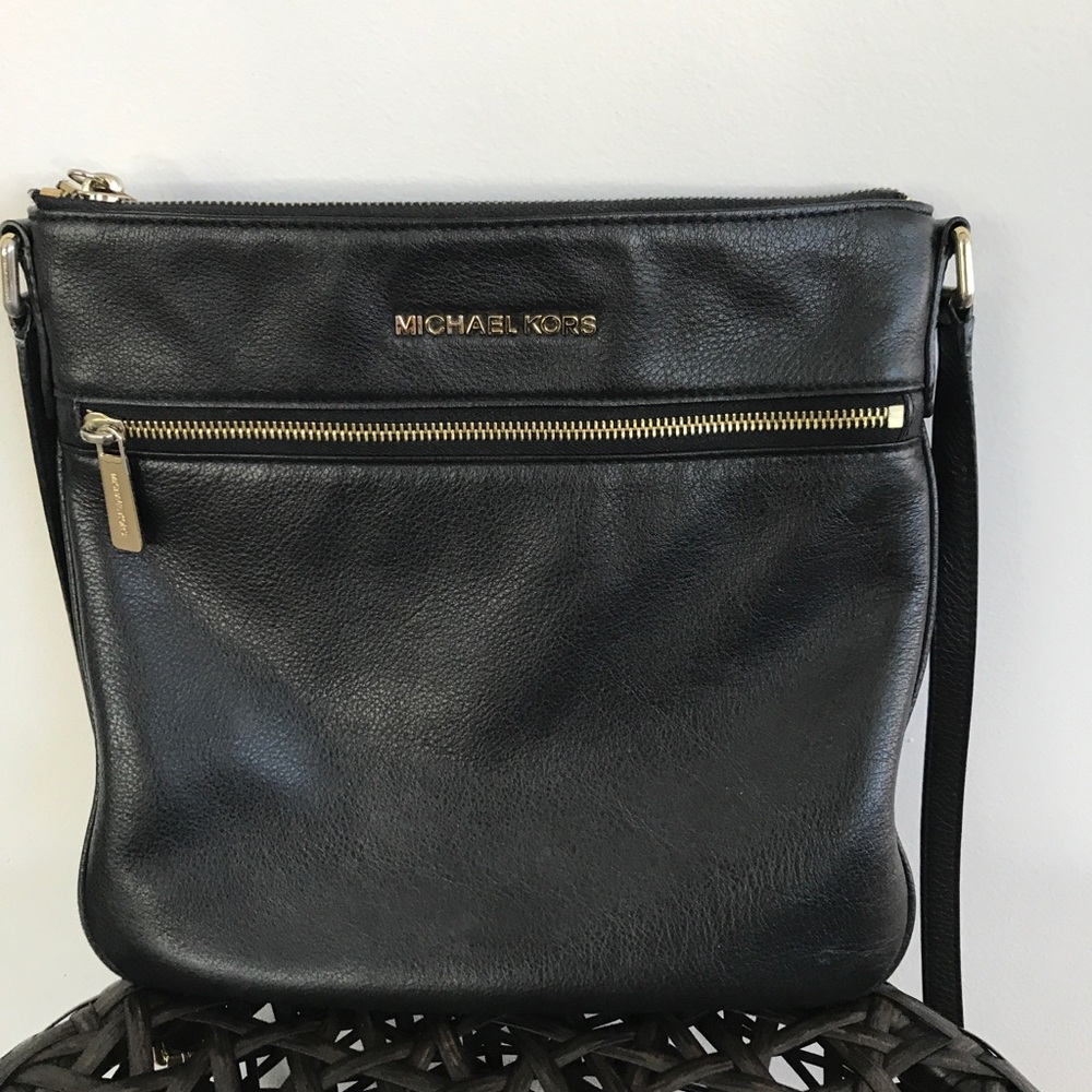 SOLD MICHAEL Michael Kors Bedford Crossbody (Black